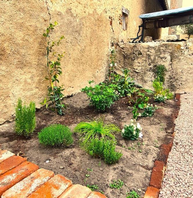 Gite L'Annexe Du Prieure Besson Bagian luar foto